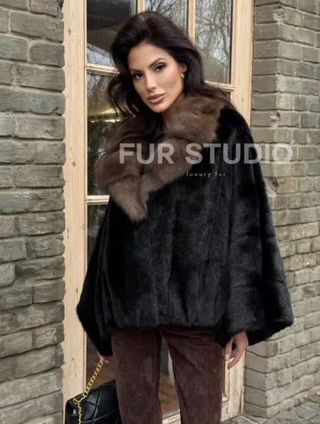 Шуба - пончо из аукционной норки Black с воротником из куницы - фото 3