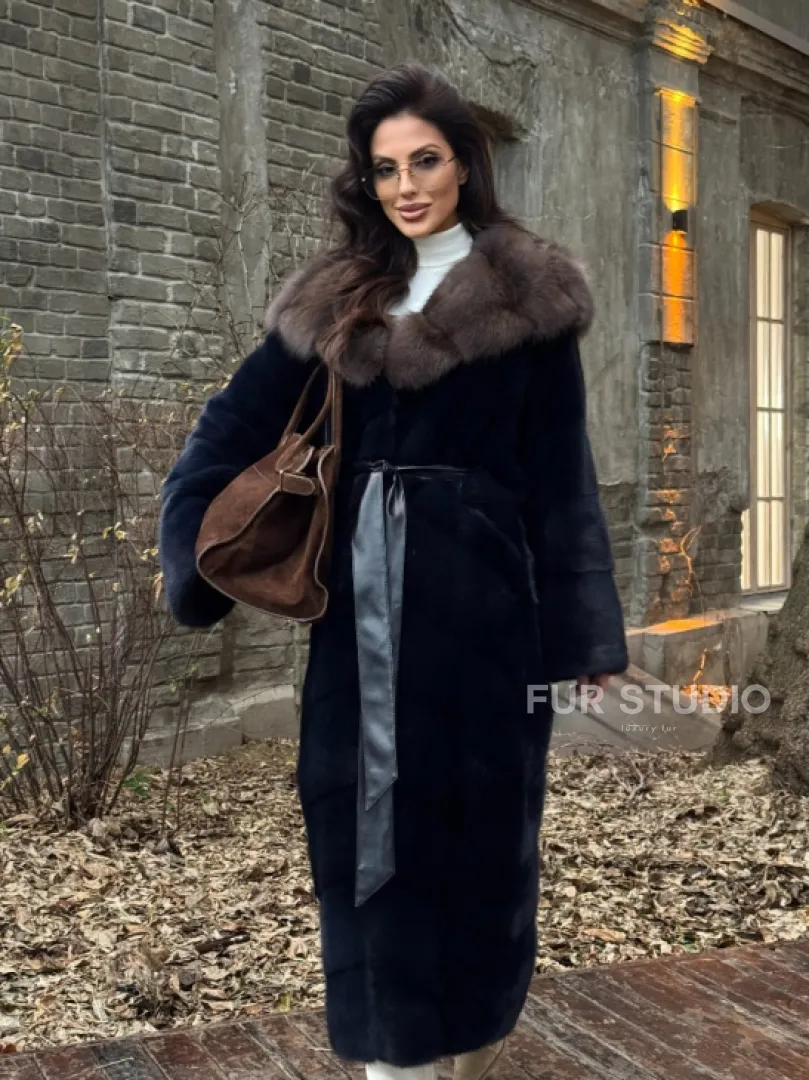 Норковая шуба с капюшоном из натурального меха куницы - фото 7