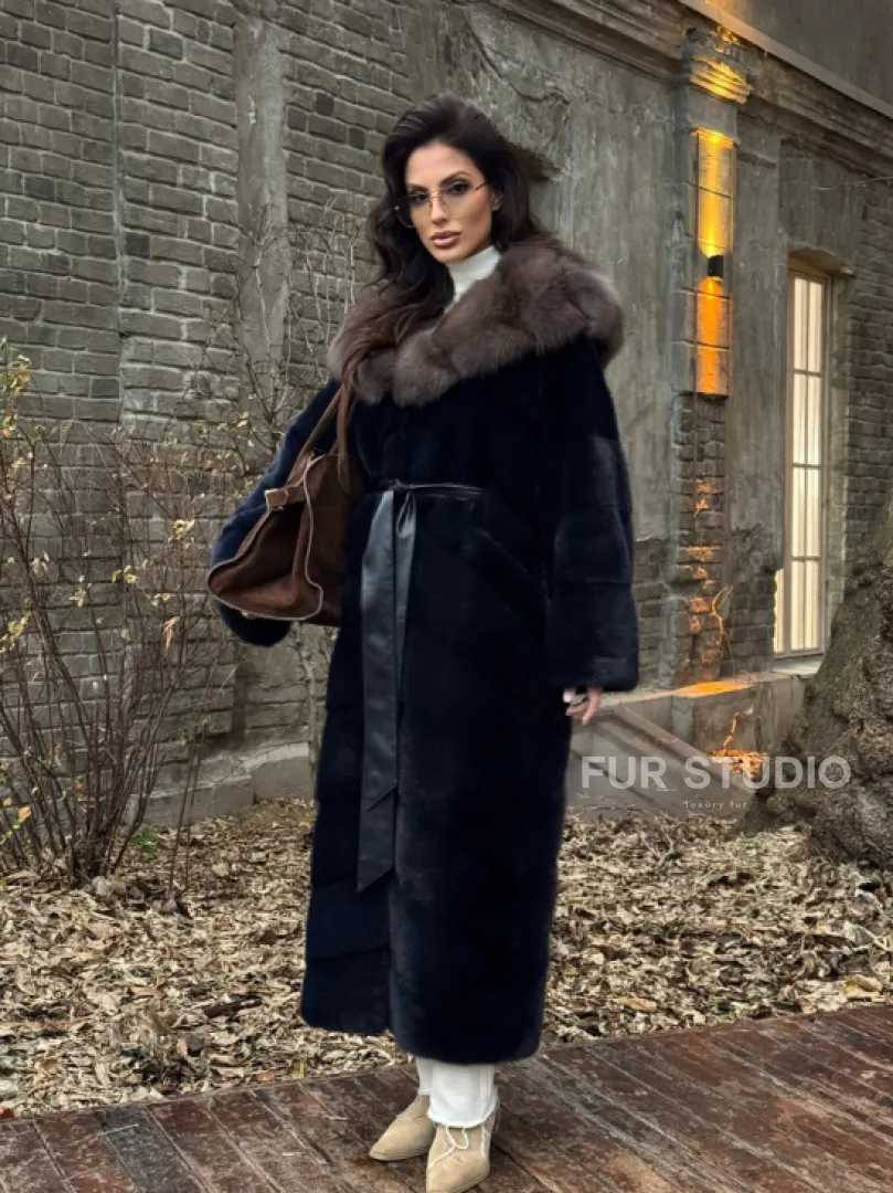 Норковая шуба с капюшоном из натурального меха куницы - фото 9