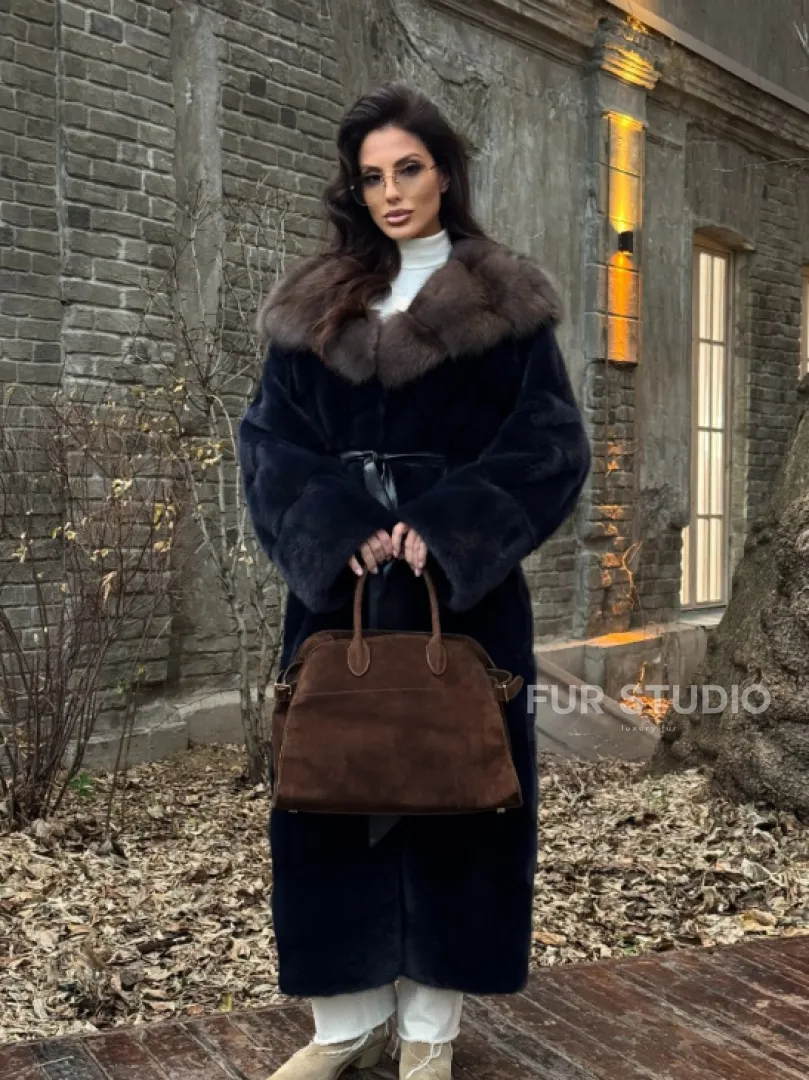 Норковая шуба с капюшоном из натурального меха куницы - фото 8