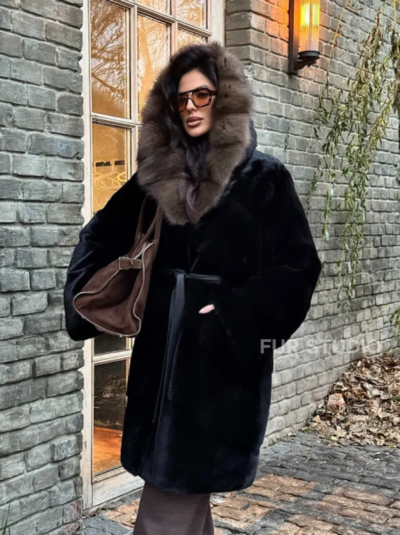 Норковая шуба Blackglama с капюшоном из меха куницы