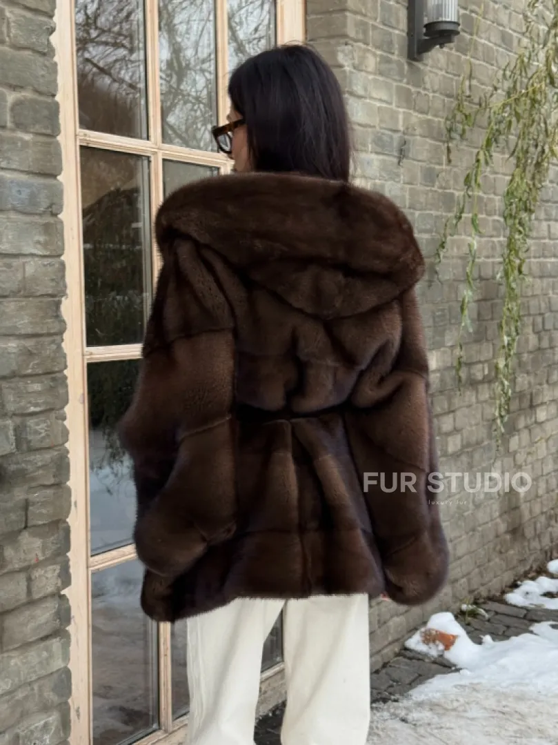 Полушубок из натурального меха норки Nafa mink в цвете соболь с капюшоном, фасон - летучая мышь - фото 6