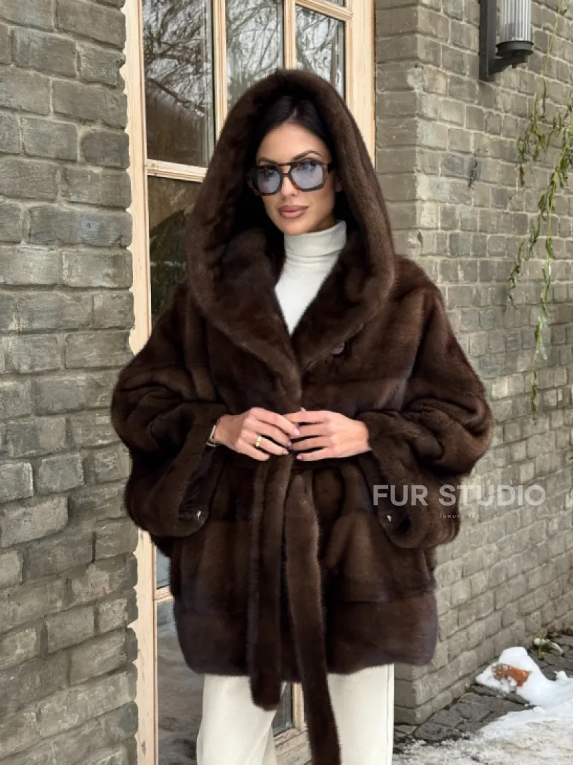 Полушубок из натурального меха норки Nafa mink в цвете соболь с капюшоном, фасон - летучая мышь - фото 10