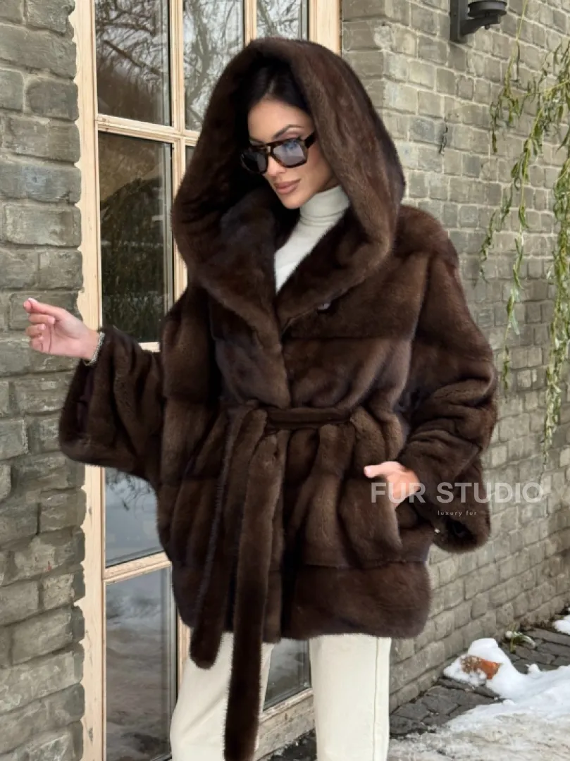 Полушубок из натурального меха норки Nafa mink в цвете соболь с капюшоном, фасон - летучая мышь - фото 5