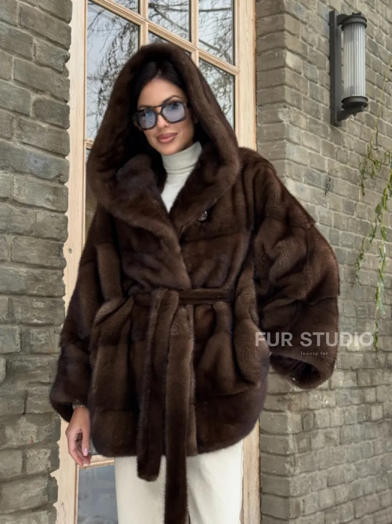 Полушубок из натурального меха норки Nafa mink в цвете соболь с капюшоном, фасон - летучая мышь - фото 8