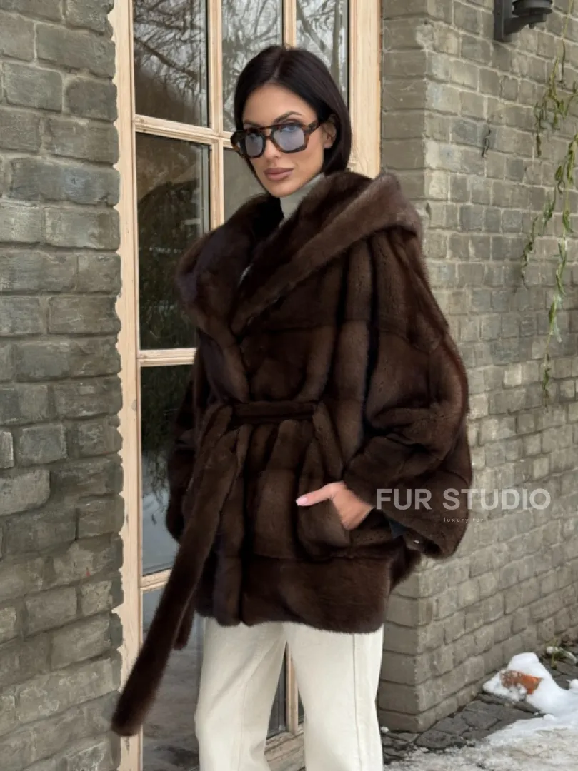 Полушубок из натурального меха норки Nafa mink в цвете соболь с капюшоном, фасон - летучая мышь - фото 7