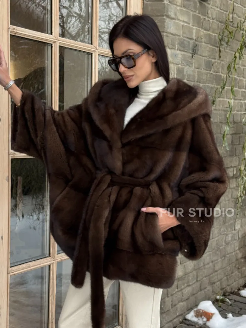 Полушубок из натурального меха норки Nafa mink в цвете соболь с капюшоном, фасон - летучая мышь - фото 0