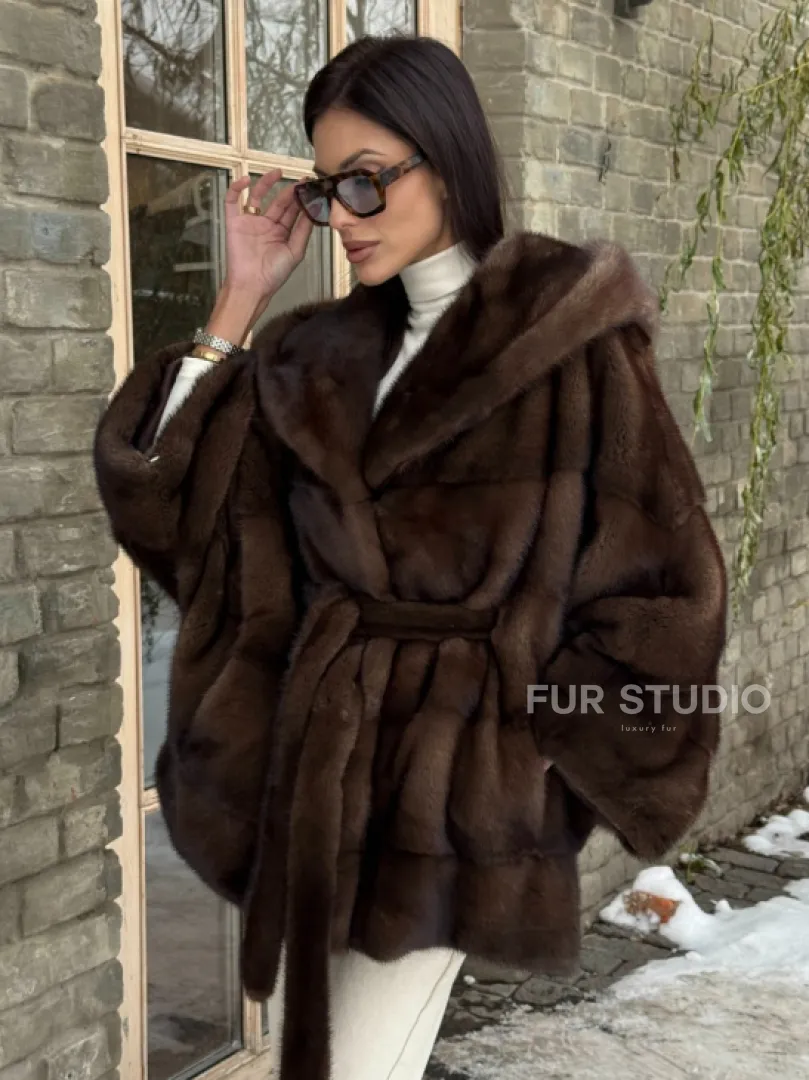 Полушубок из натурального меха норки Nafa mink в цвете соболь с капюшоном, фасон - летучая мышь - фото 3