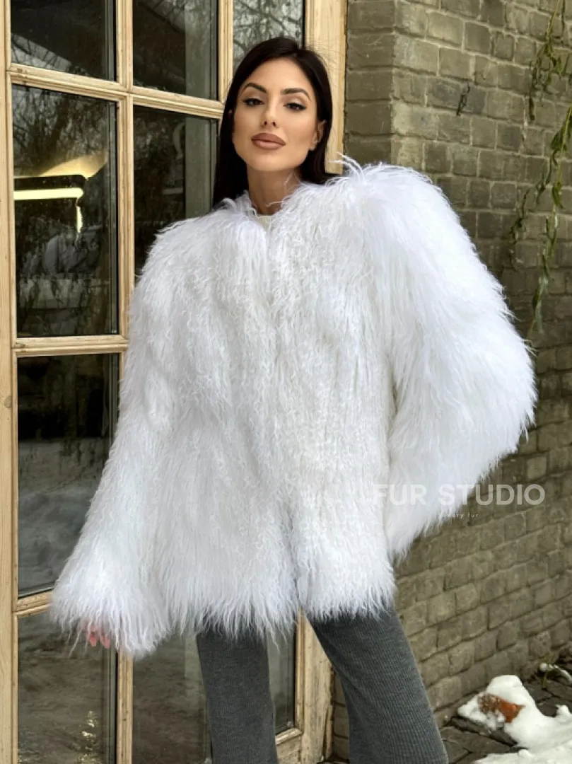 Шуба белая из меха ламы без воротника - фото 3