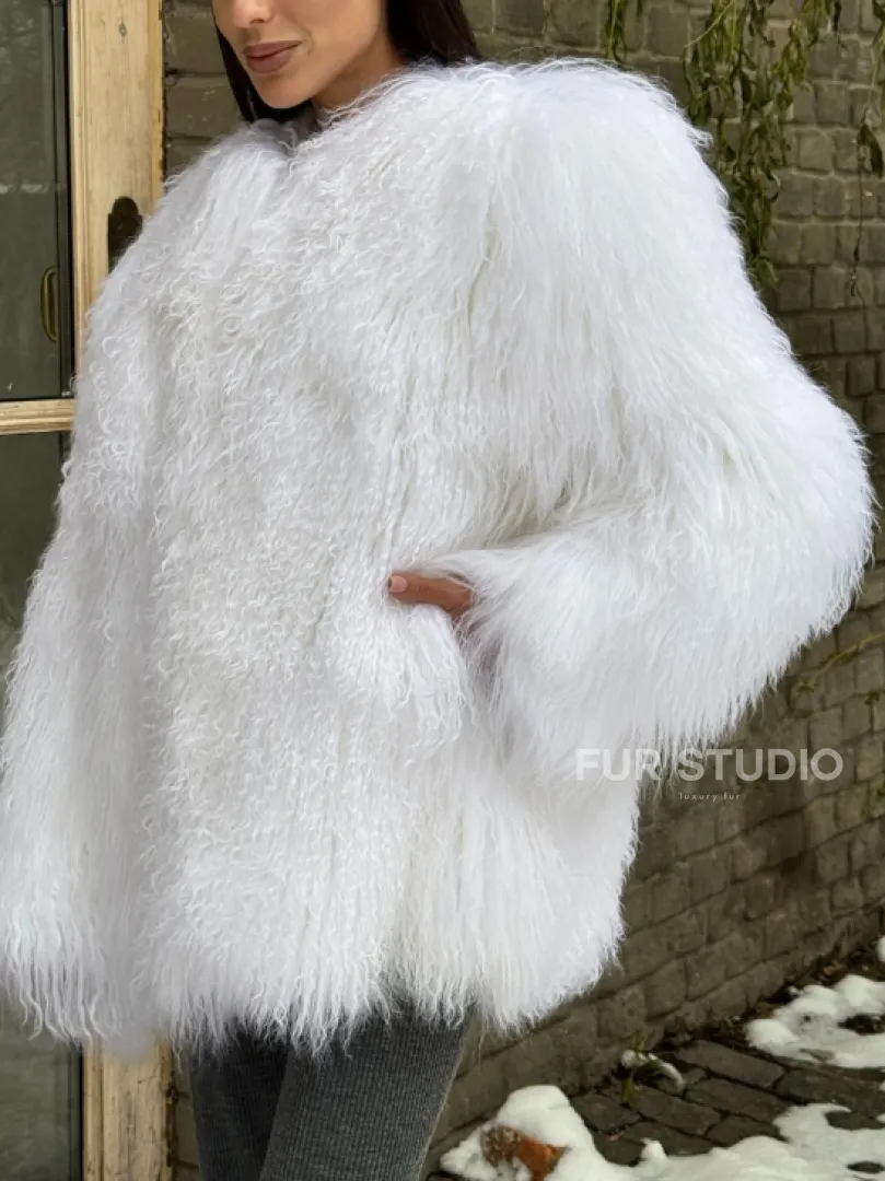 Шуба белая из меха ламы без воротника - фото 1