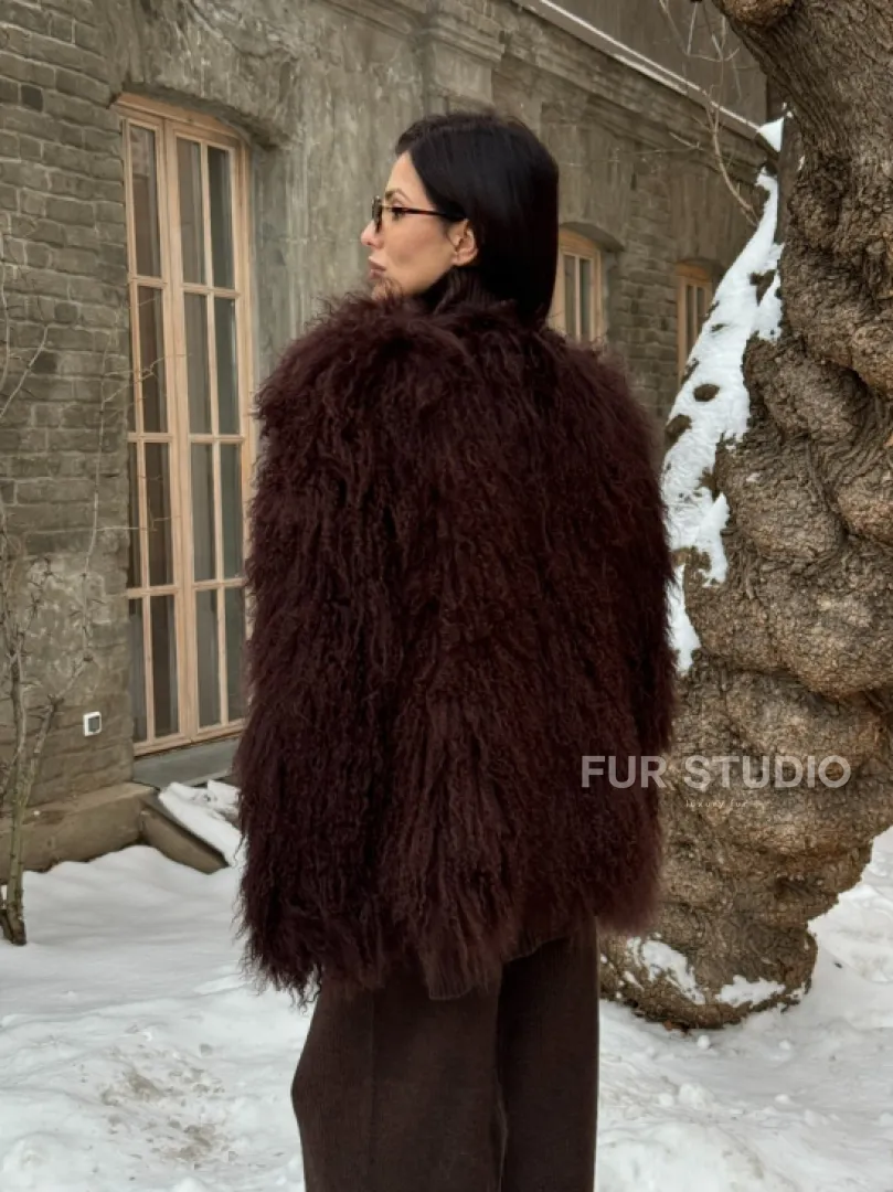 Шуба коричневая из меха ламы - фото 7