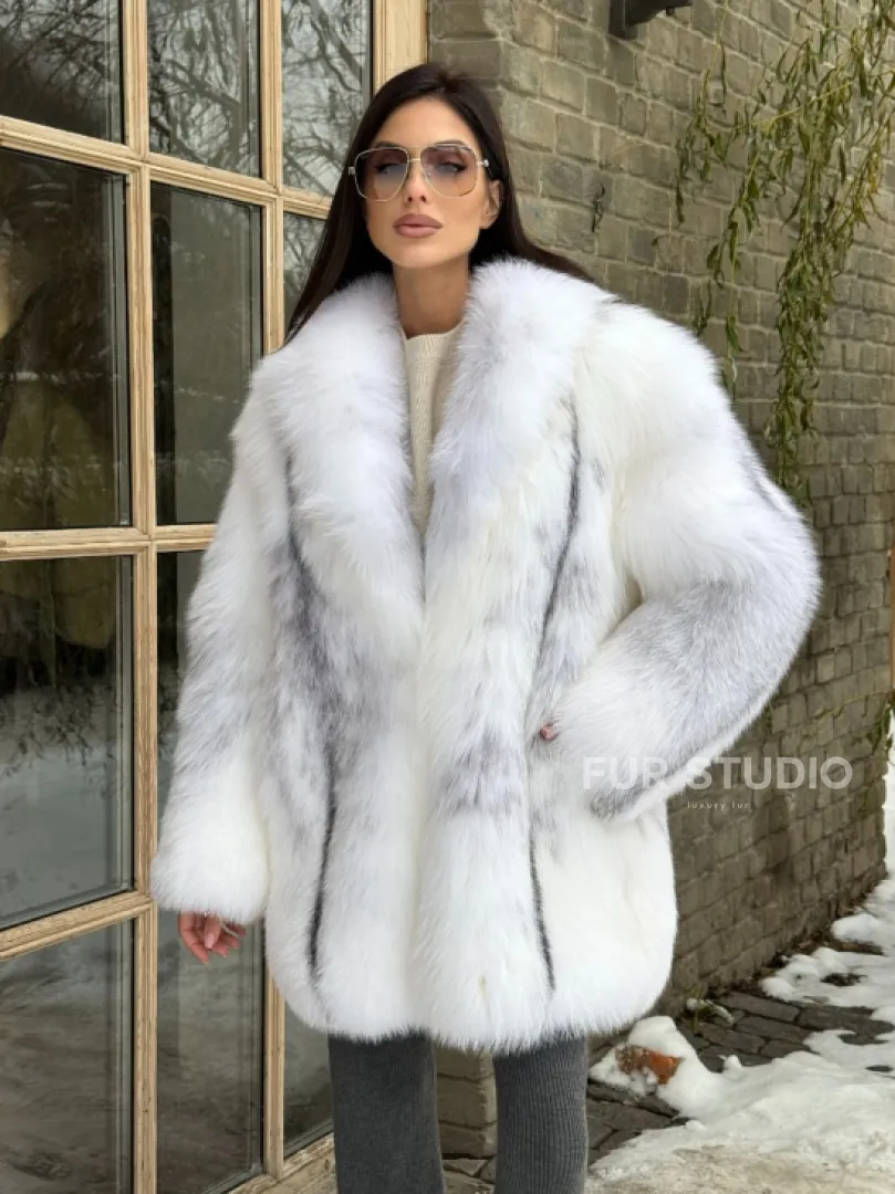 Шуба из меха белой крестовой лисы с воротником шаль, цельные пластины - фото 8