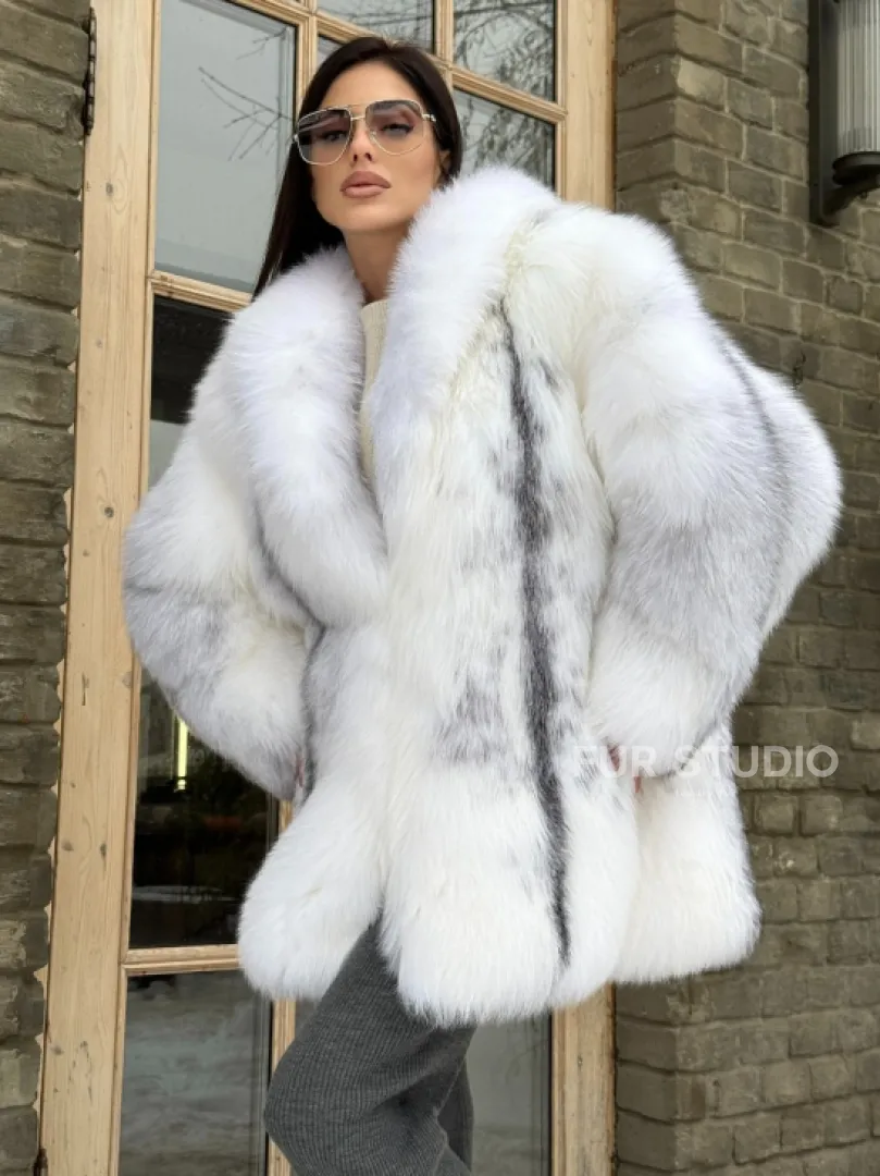 Шуба из меха белой крестовой лисы с воротником шаль, цельные пластины - фото 6
