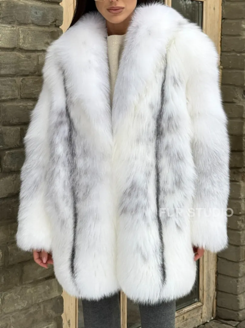 Шуба из меха белой крестовой лисы с воротником шаль, цельные пластины - фото 3