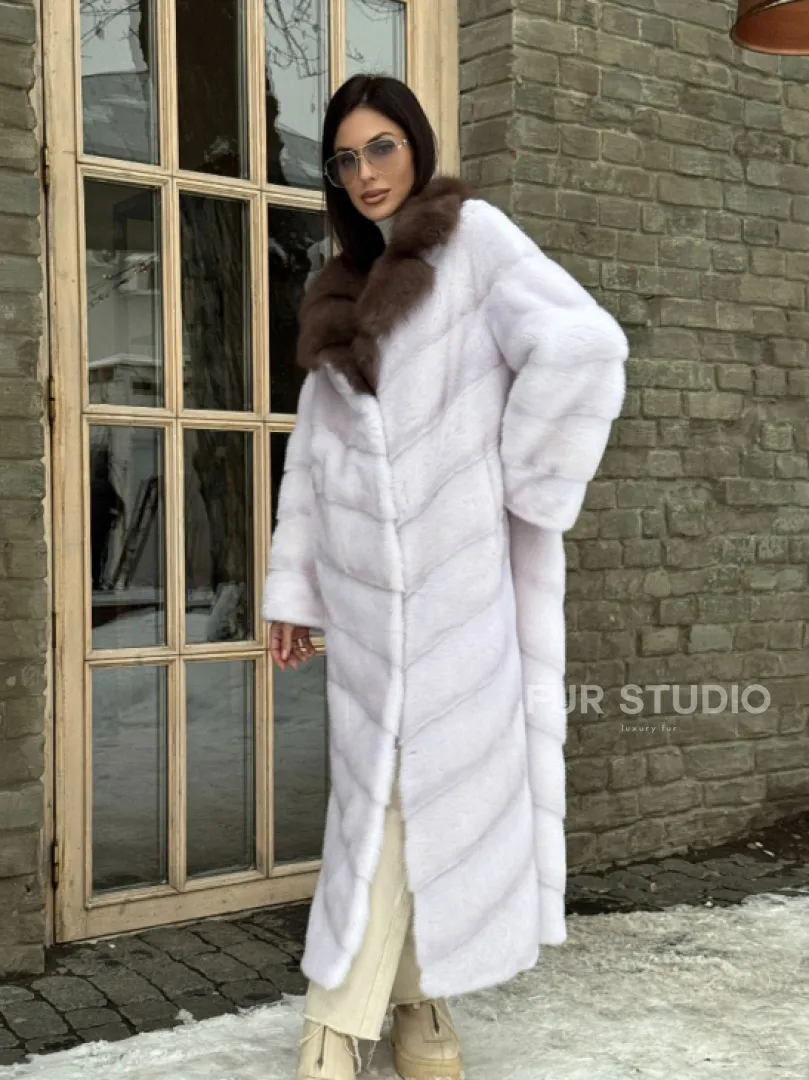 Длинная прямая норковая шуба с воротником из меха куницы цвет паломино - фото 10