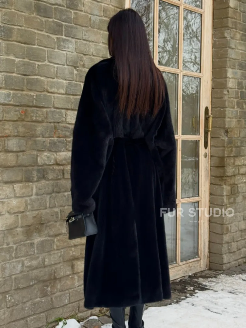 Шикарное норковое кимоно с английским воротником в черно-синем цвете - фото 5