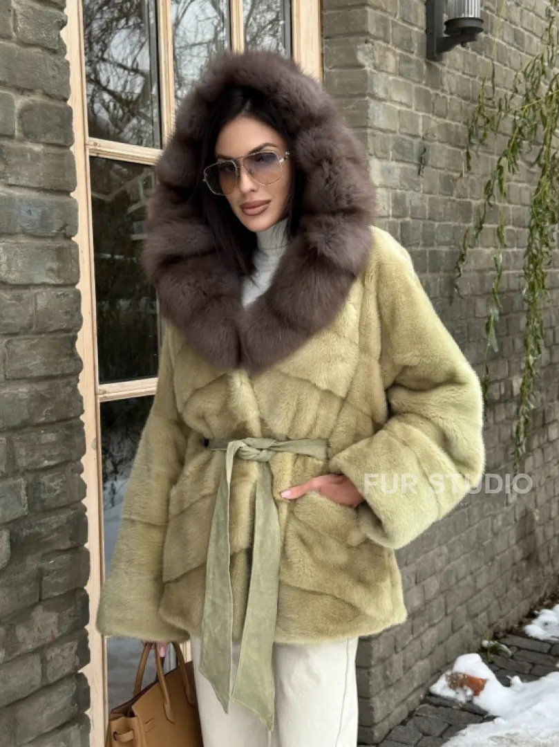 Полушубок норковый автоледи с капюшоном из куницы цвет фисташковый