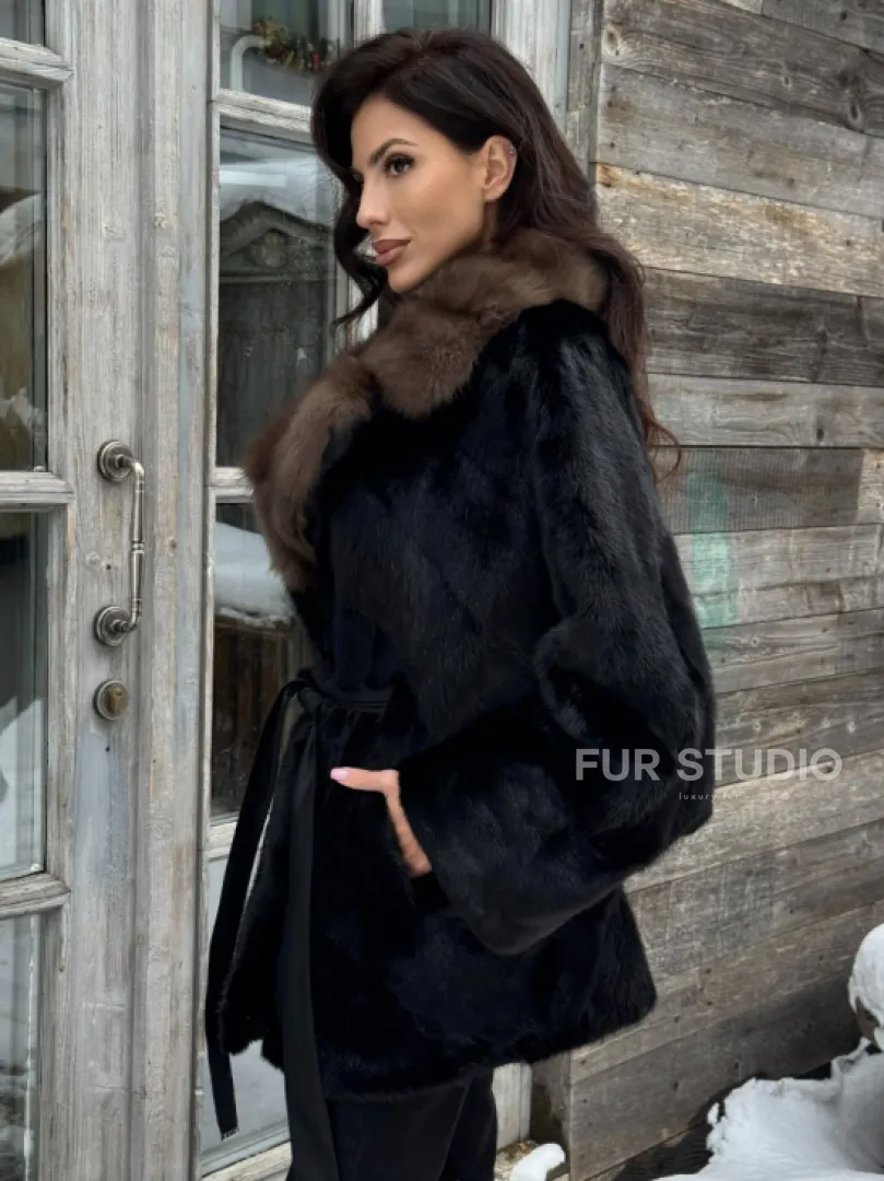 Черная шуба из норки с английским воротником из куницы - фото 4