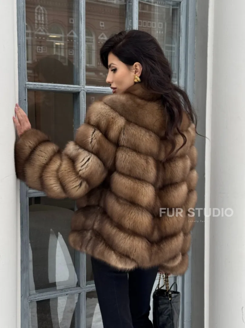 Шуба из меха куницы с V-образным воротником - фото 12