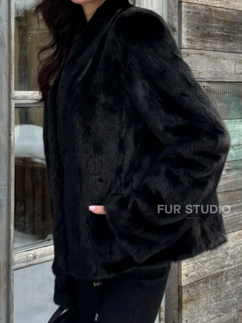 Черный короткий меховой жакет - полушубок с V-образным воротником - фото 1