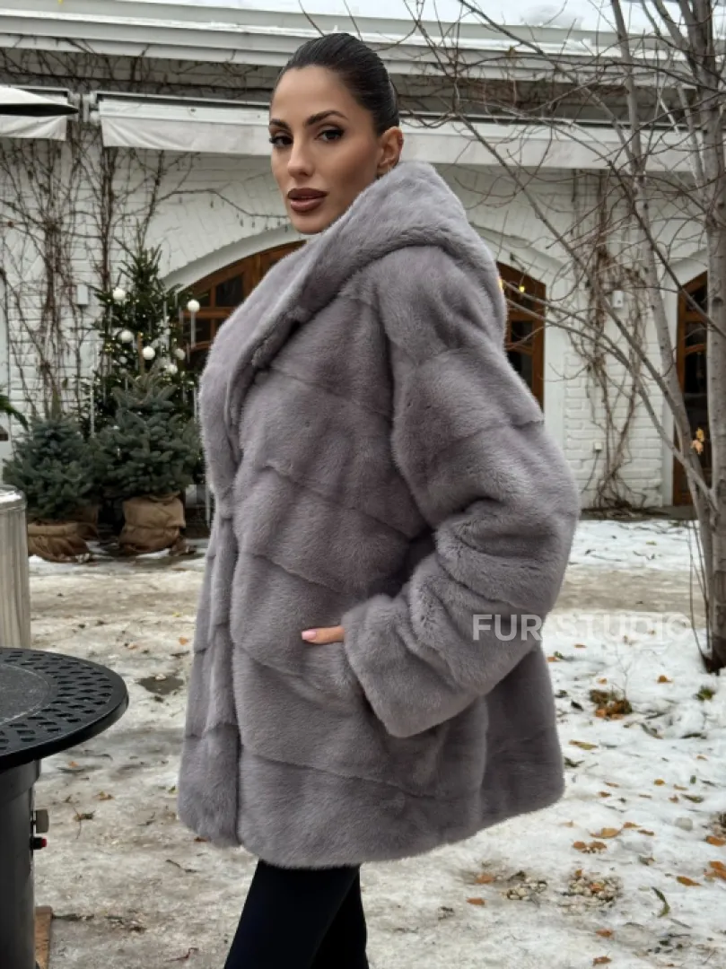 Полушубок норковый с капюшоном - фото 9