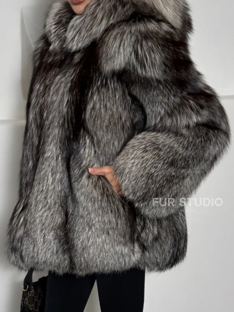 Полушубок из чернобурки с капюшоном цельные пластины - фото 1