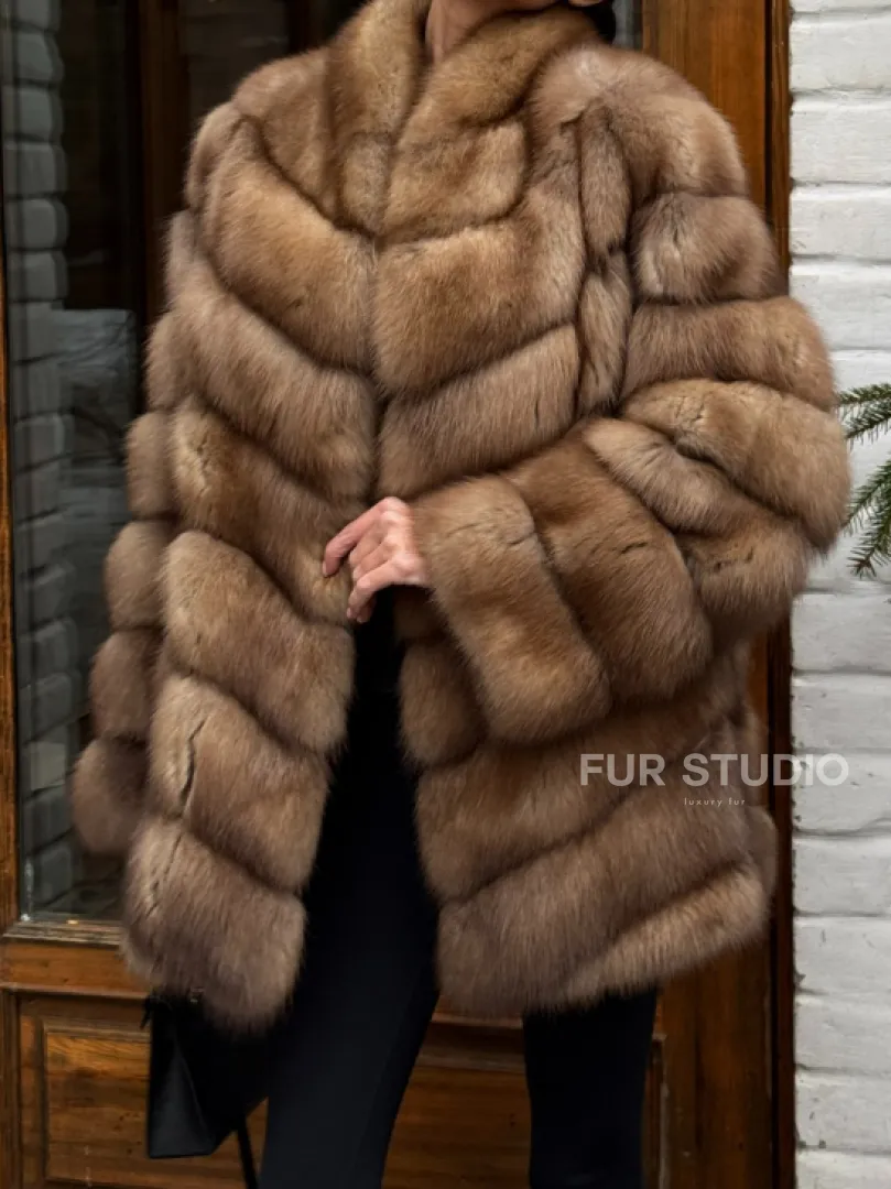 Полушубок из куницы с воротником V-образным - фото 3