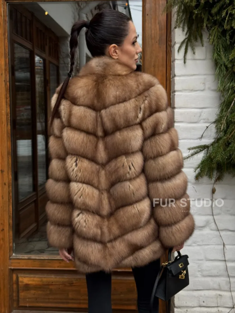 Полушубок из куницы с воротником V-образным - фото 6