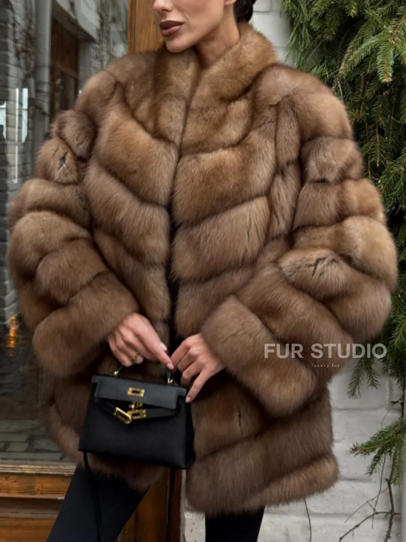 Полушубок из куницы с воротником V-образным - фото 1