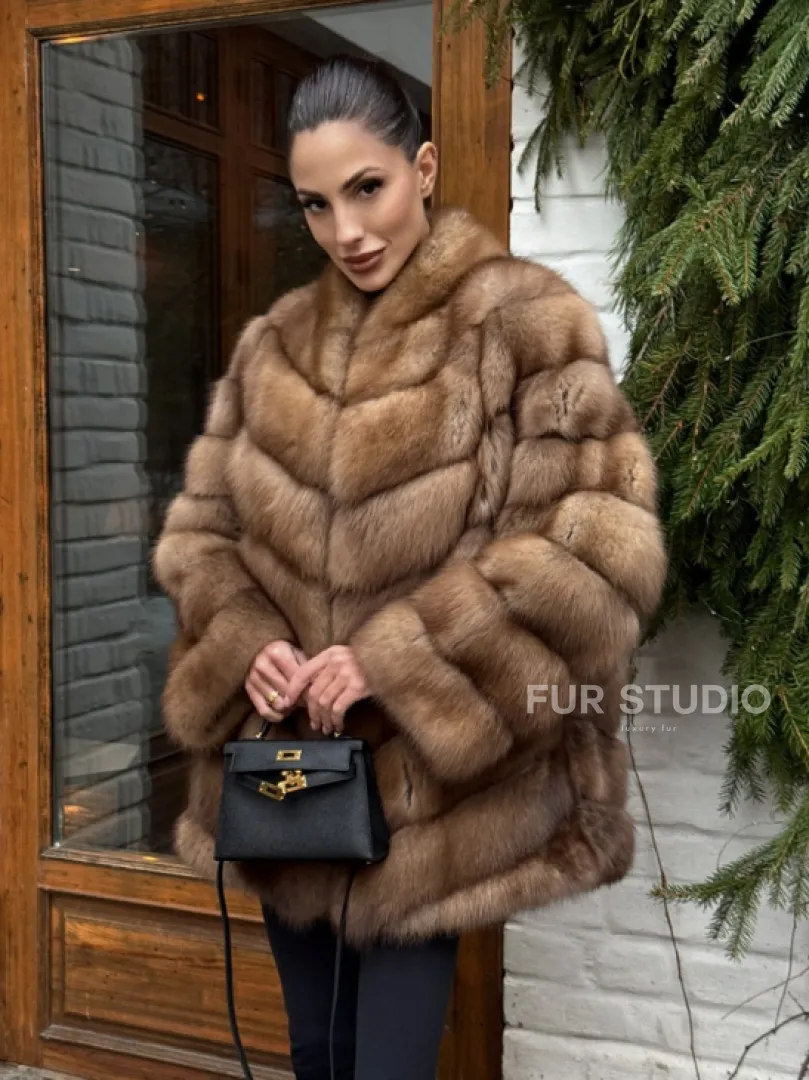 Полушубок из куницы с воротником V-образным - фото 13