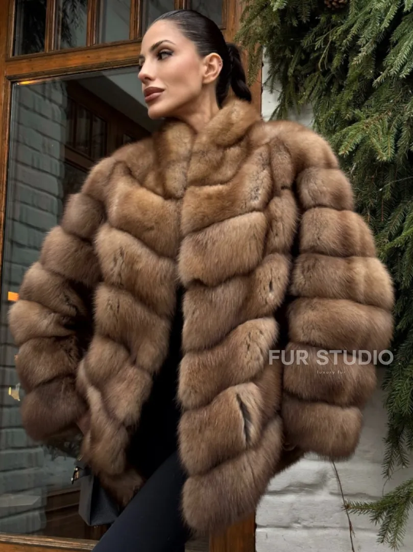 Полушубок из куницы с воротником V-образным - фото 5