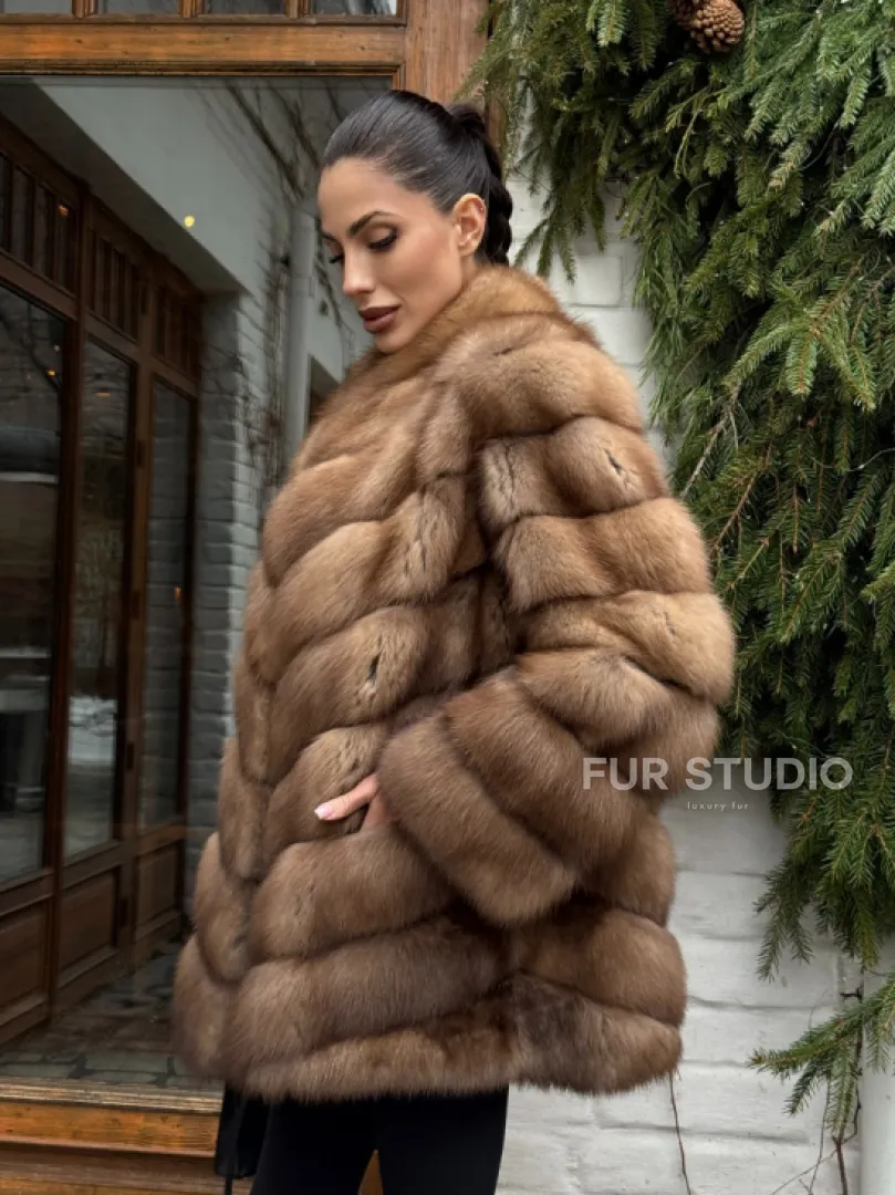 Полушубок из куницы с воротником V-образным - фото 14