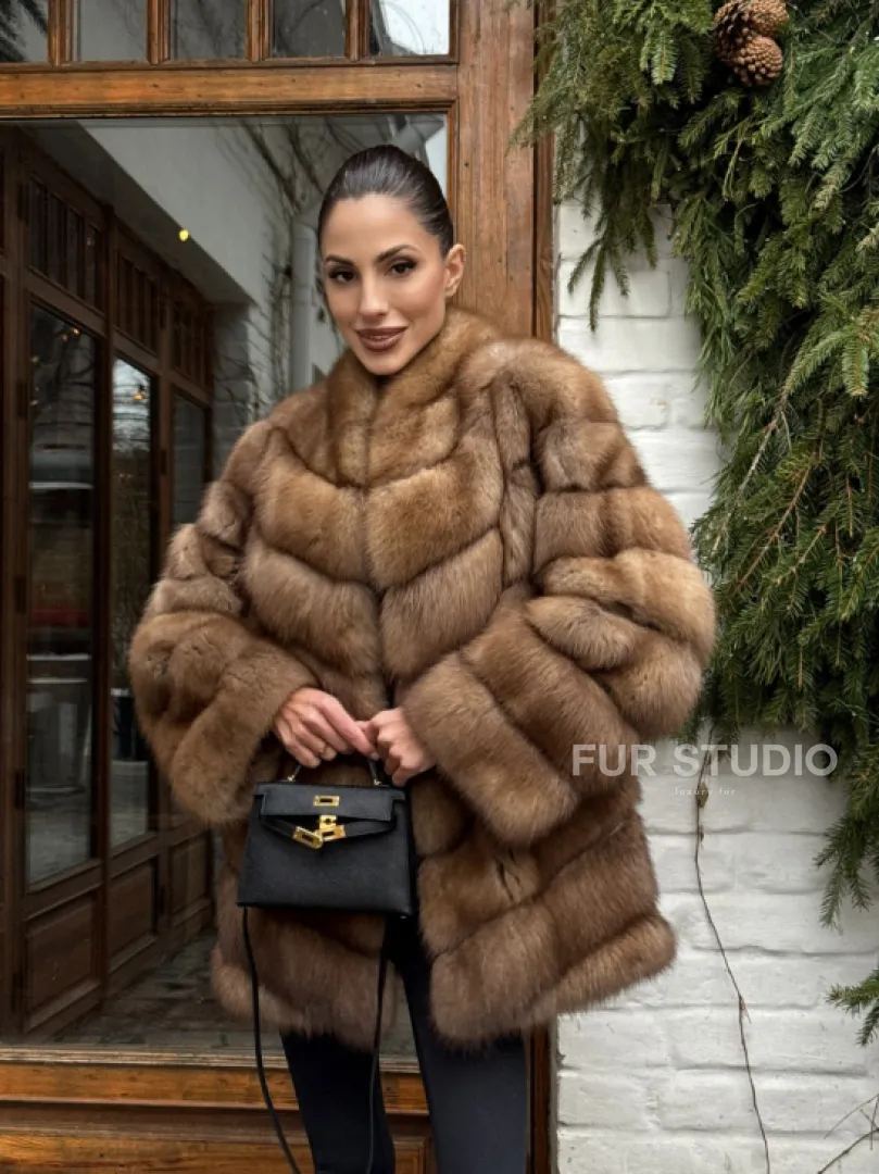 Полушубок из куницы с воротником V-образным - фото 16