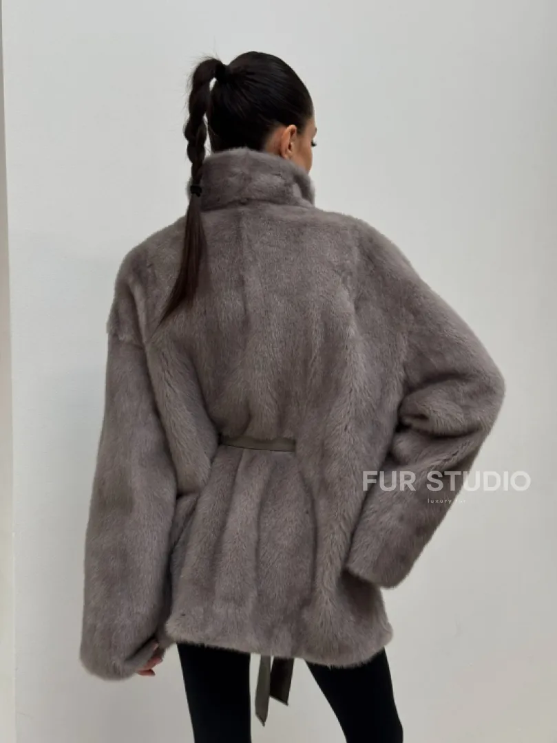 Норковый полушубок кимоно с V-образным воротником в сером цвете - фото 15
