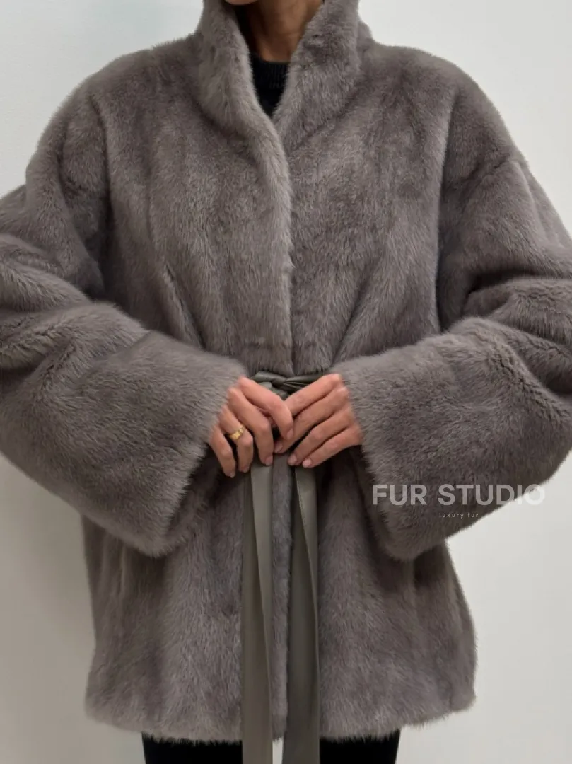 Норковый полушубок кимоно с V-образным воротником в сером цвете - фото 1