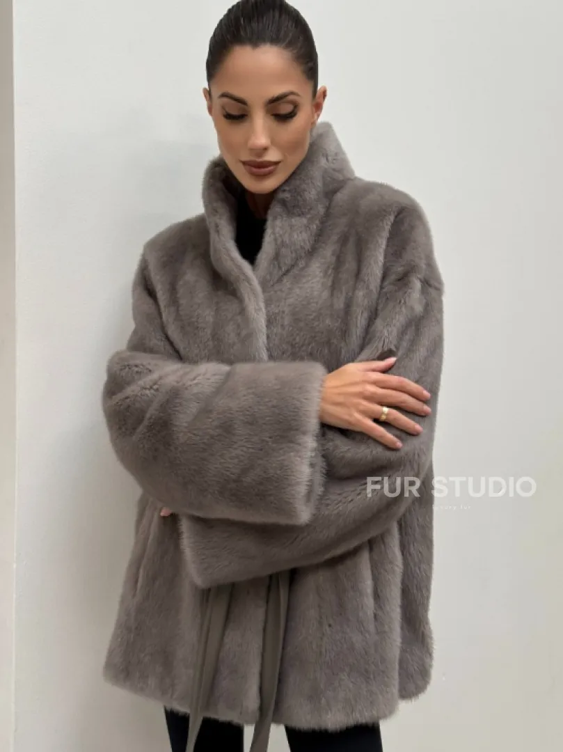 Норковый полушубок кимоно с V-образным воротником в сером цвете - фото 4