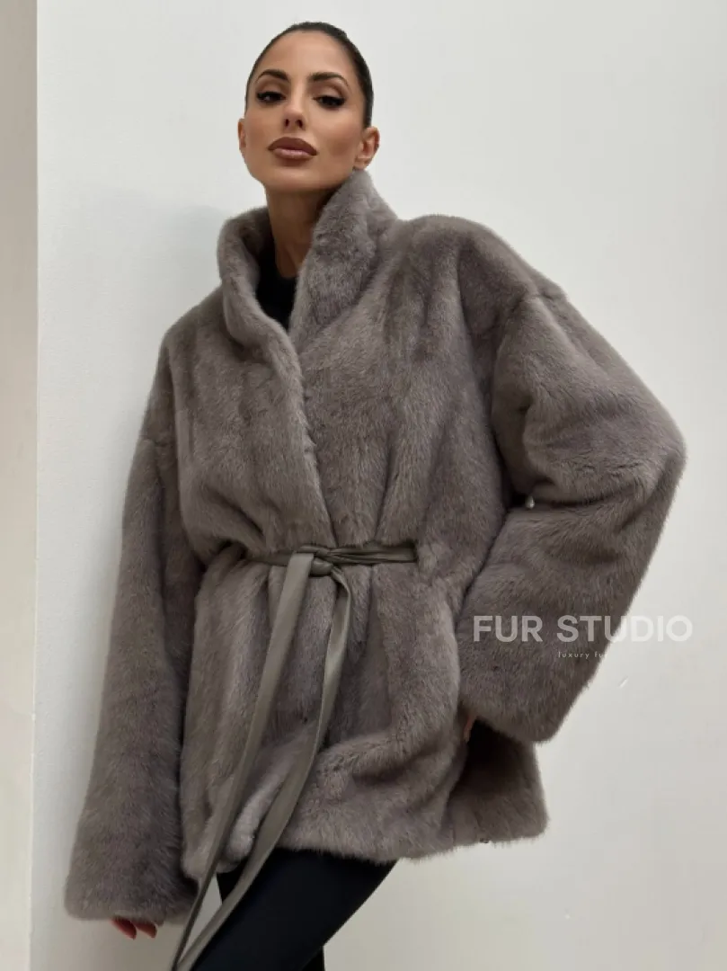 Норковый полушубок кимоно с V-образным воротником в сером цвете - фото 7
