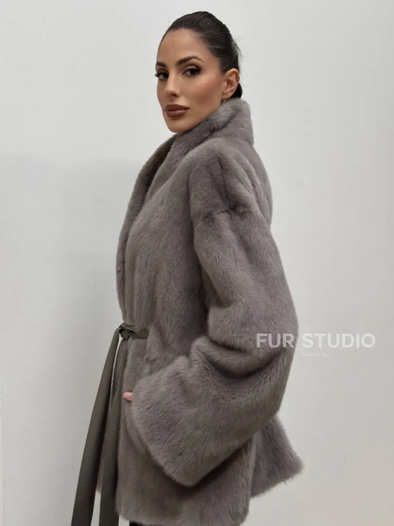 Норковый полушубок кимоно с V-образным воротником в сером цвете - фото 5