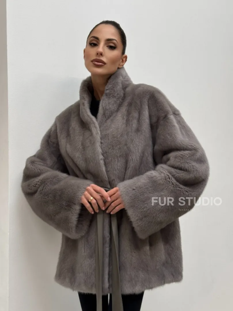 Норковый полушубок кимоно с V-образным воротником в сером цвете - фото 11