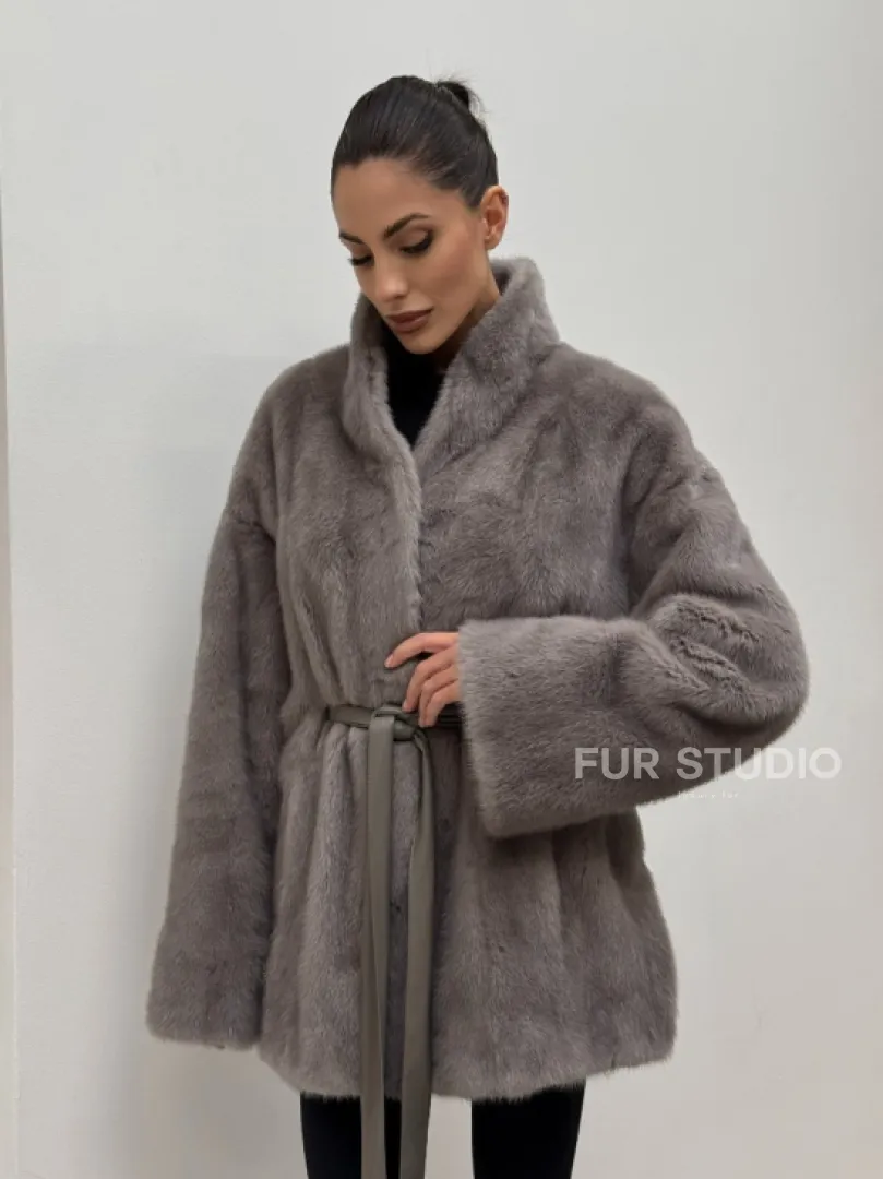 Норковый полушубок кимоно с V-образным воротником в сером цвете - фото 13