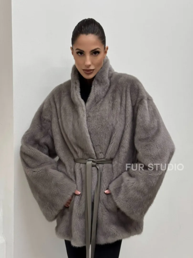 Норковый полушубок кимоно с V-образным воротником в сером цвете - фото 14