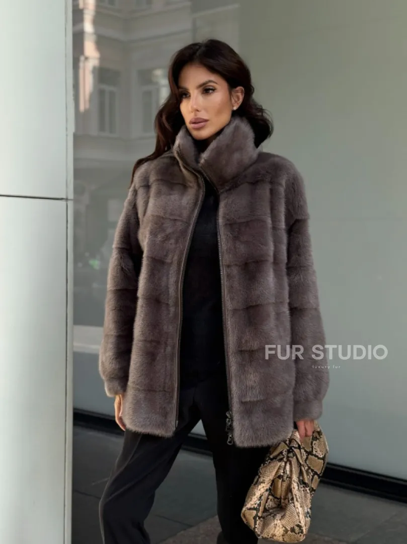 Норковая курта на молнии стойка воротник цвет мокко - фото 9