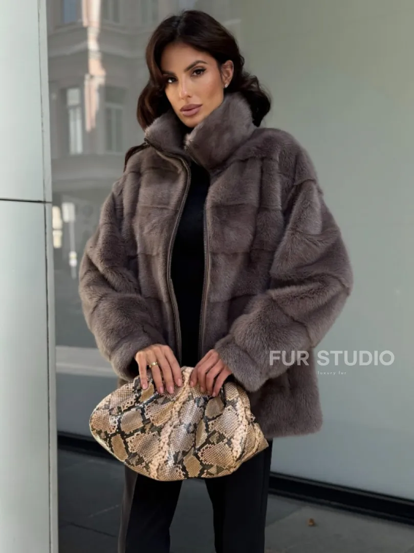 Норковая курта на молнии стойка воротник цвет мокко - фото 4