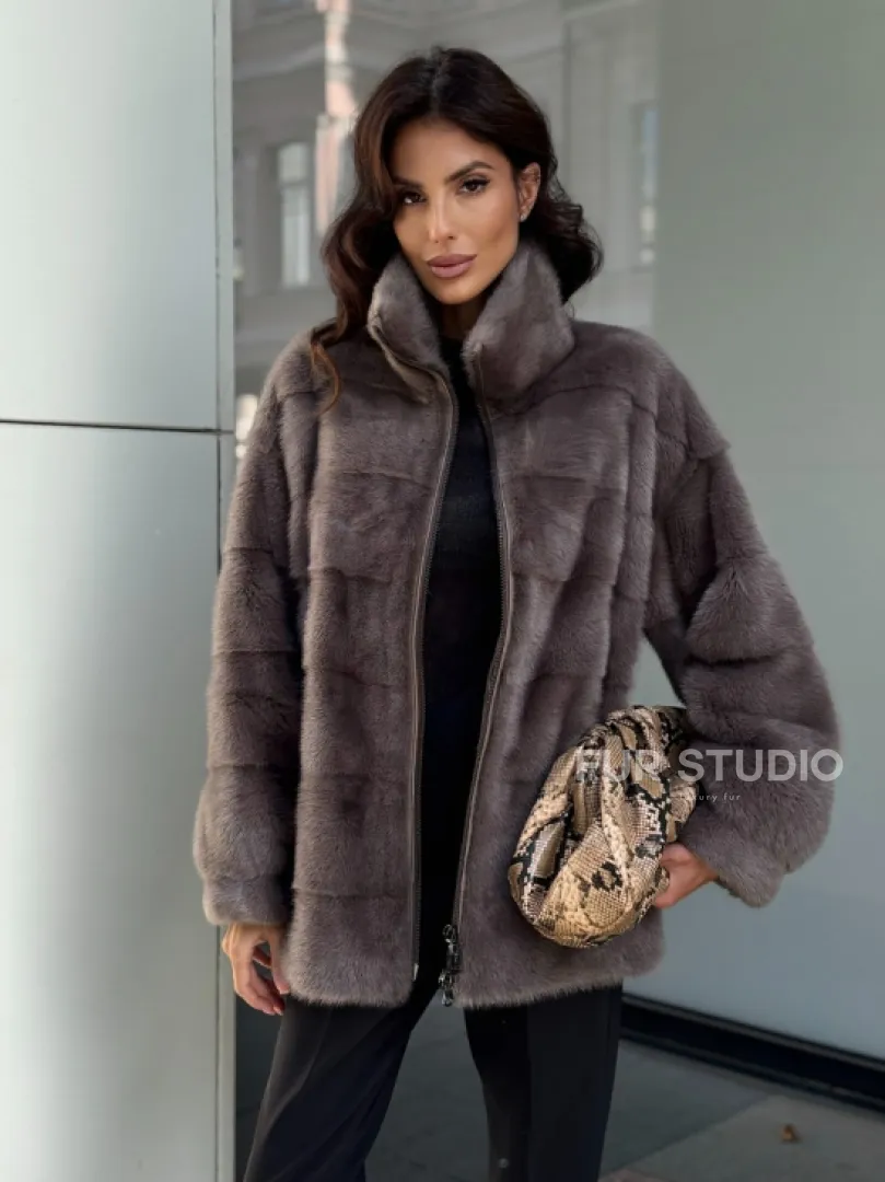 Норковая курта на молнии стойка воротник цвет мокко - фото 6