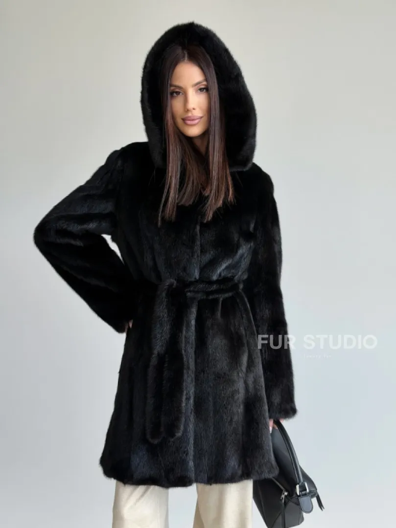 Норковая шуба с капюшоном и меховым поясом в цвете Black
