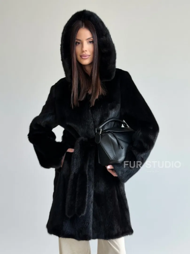 Норковая шуба с капюшоном и меховым поясом в цвете Black