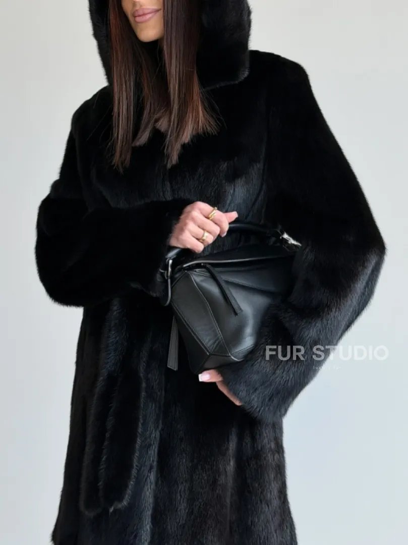 Норковая шуба с капюшоном и меховым поясом в цвете Black