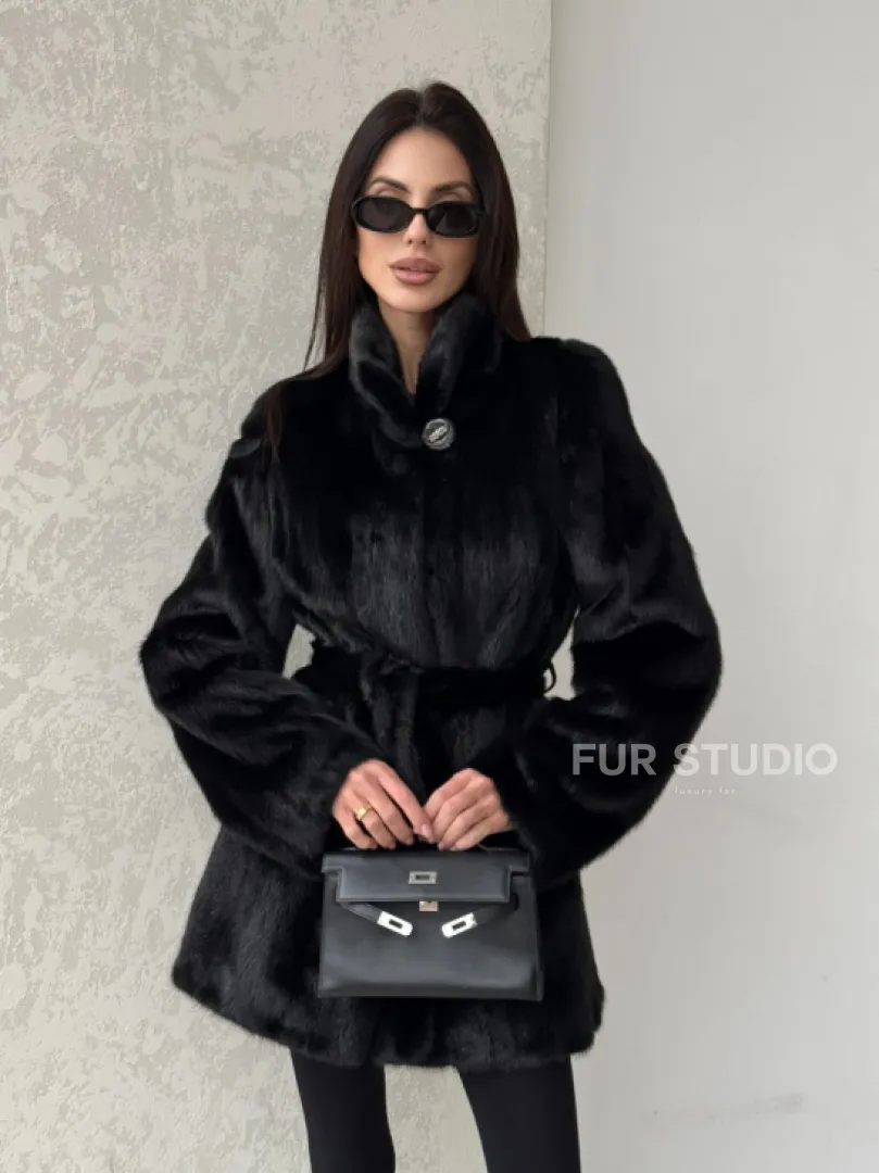 Норковый полушубок с воротником стойка и меховым поясом - фото 8