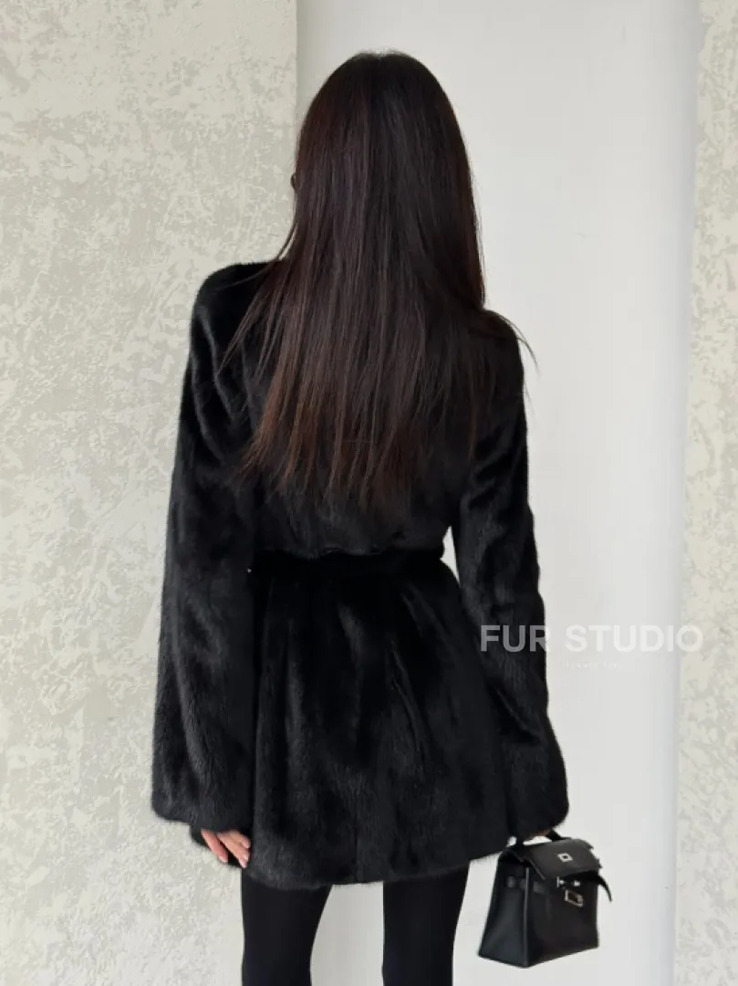 Норковый полушубок с воротником стойка и меховым поясом - фото 4