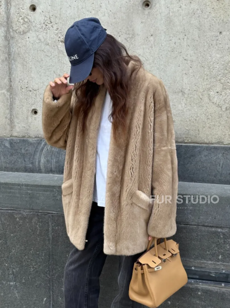 Норковый жакет в натуральном цвете пастель с V-образным воротником - фото 9